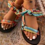 BUNTE SCHLEIFEN-SANDALEN